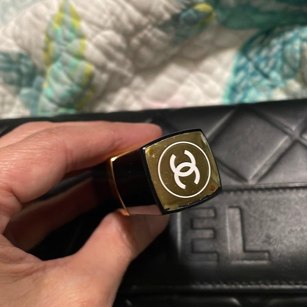 CHANEL Aqualumiere 88